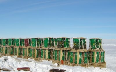 Экспериментальный сброс топлива в Антарктиду: 368 бочек с Ил-76 на станцию Восток и точку FD-83